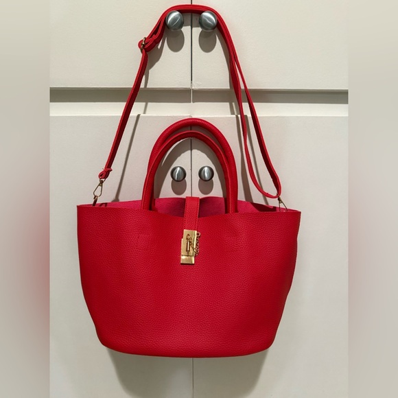 RED Bucket Handbag NWOT gold hardware - Picture 6 of 10